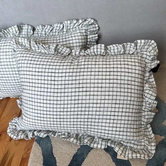 Frontgate Ruffled Pillows - 20” x 14” - Picture 5 of 16